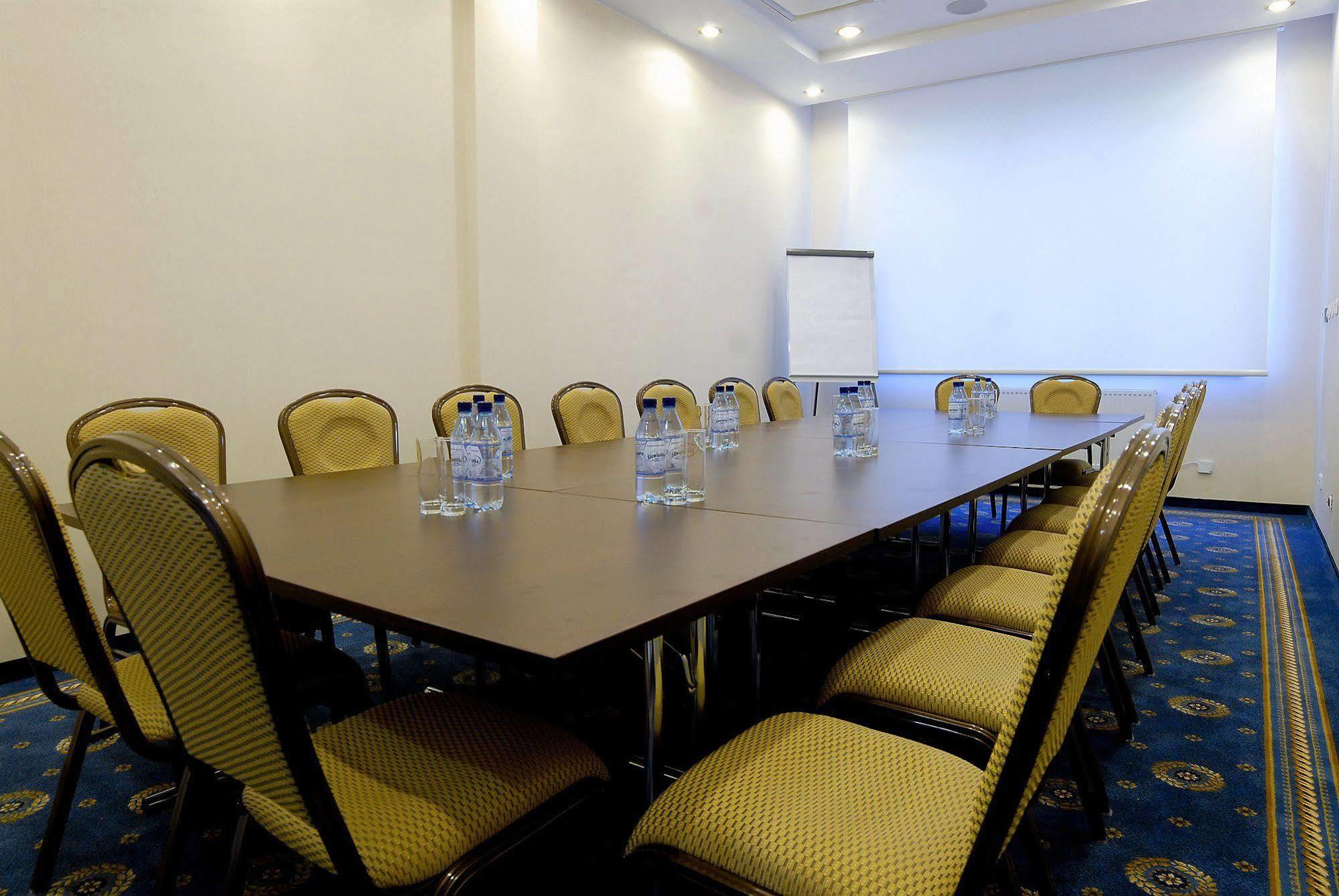 Ambasador Centrum Лодзь Экстерьер фото