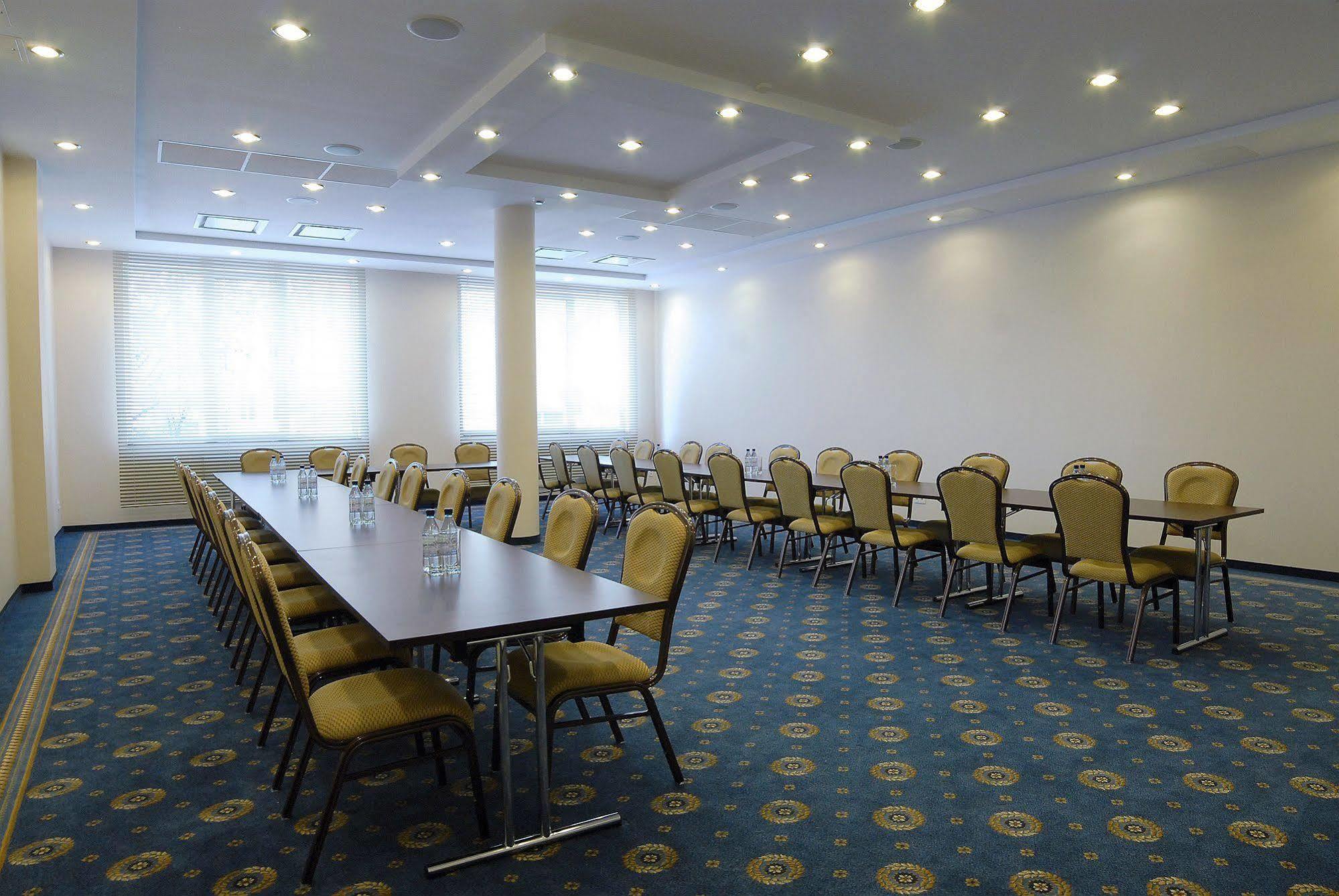 Ambasador Centrum Лодзь Экстерьер фото